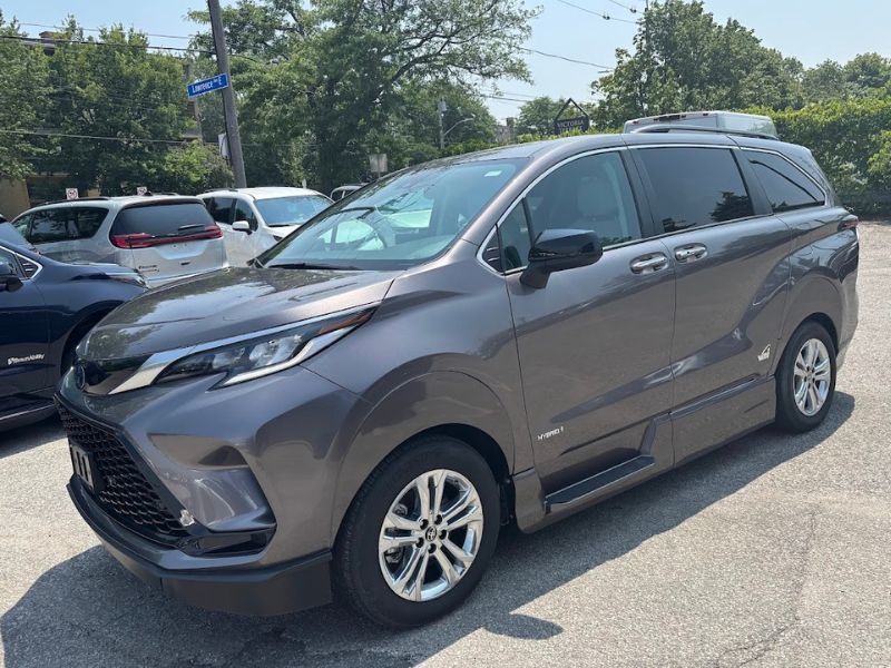 2021 Toyota Sienna XSE VMI Power infloor conversion