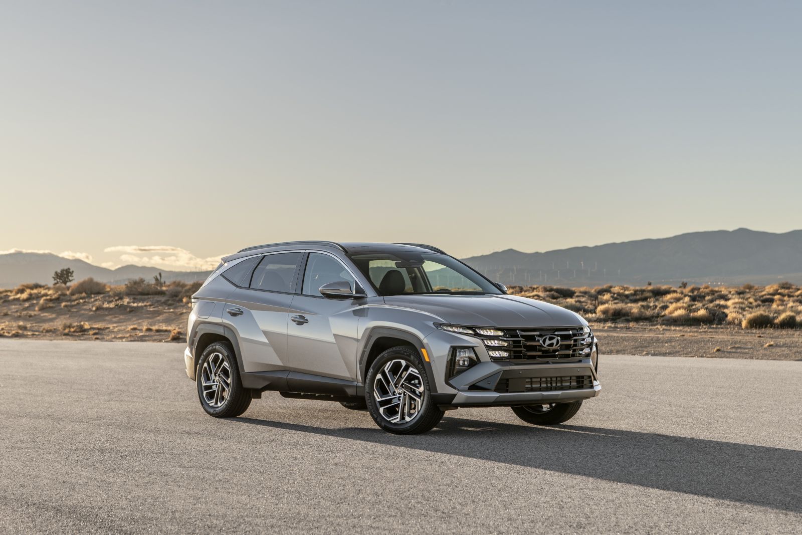 2025 Hyundai Tucson PHEV front three-quarter view of a silver model parked in a desert landscape - Cooksville Hyundai - new car dealerships in Ontario