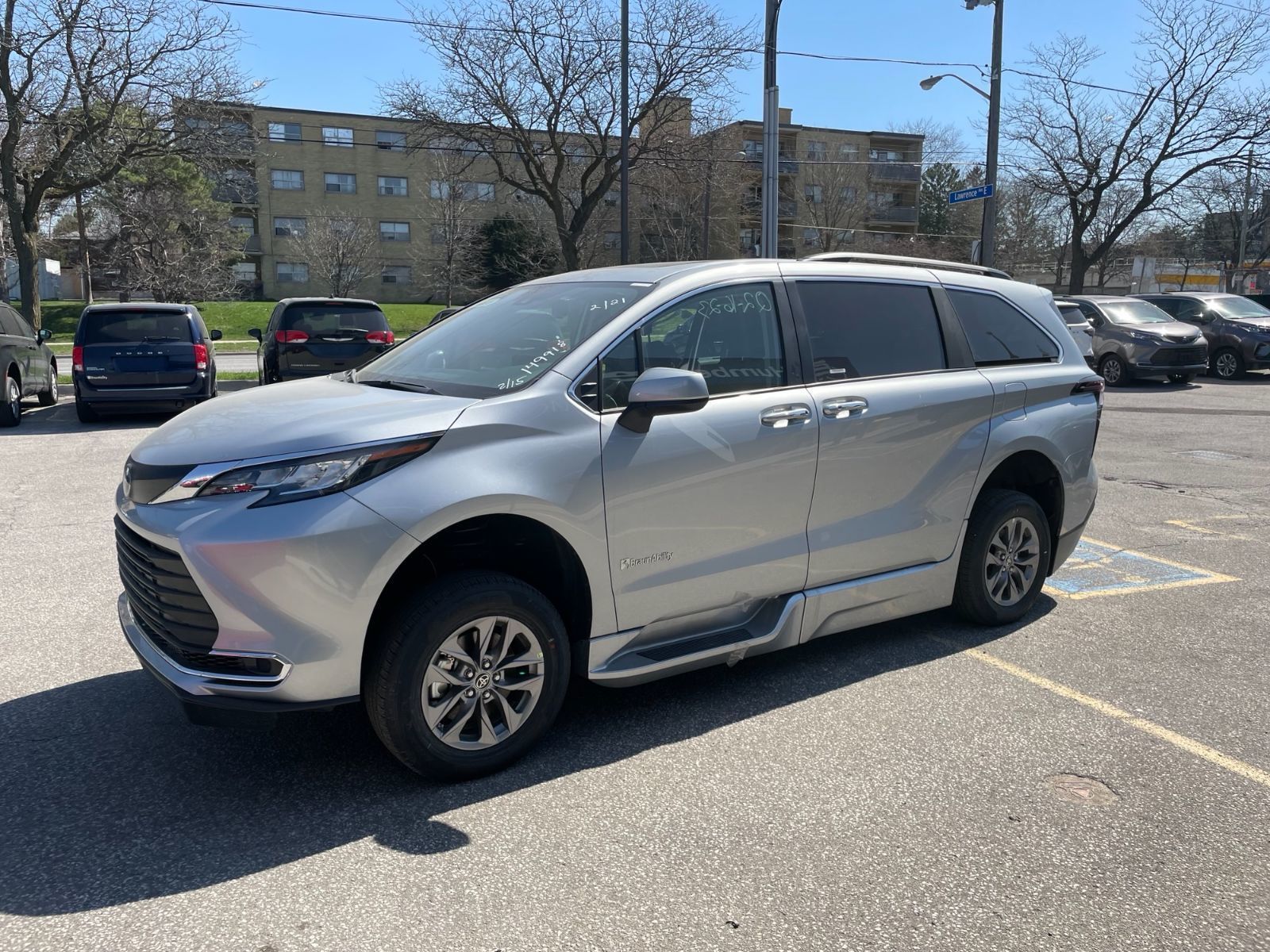 Toyota Sienna - Front three-quarter view of a silver Toyota Sienna accessible minivan in a parking lot - Courtland Mobility - Accessible Vehicle dealership in Burlington, Ontario