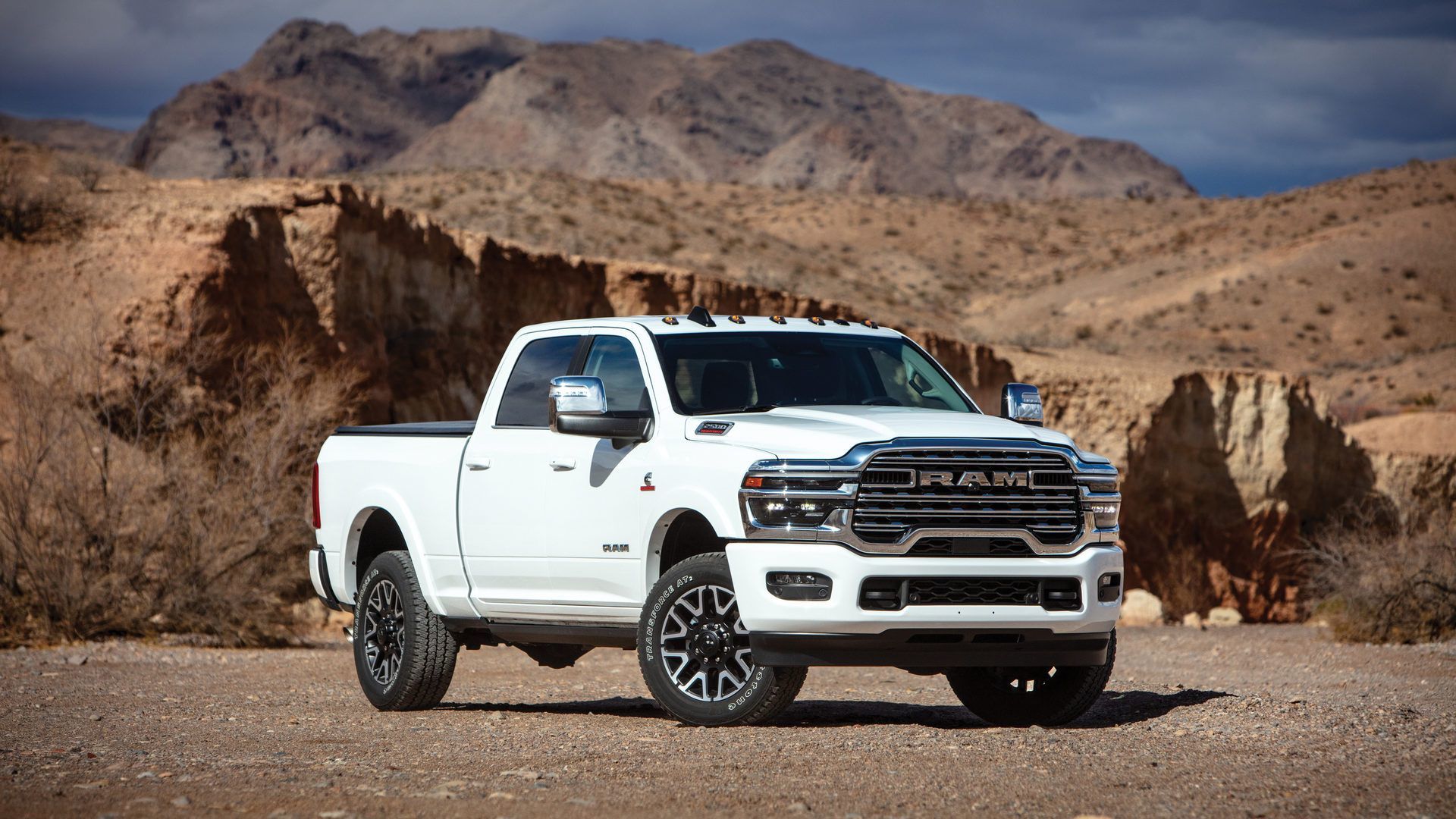 2026 Ram 2500 Heavy Duty - A white Ram 2500 Heavy Duty parked in a desert with mountains in the background - Cooksville Dodge Chrysler Jeep RAM - New car dealership in Mississauga, Ontario