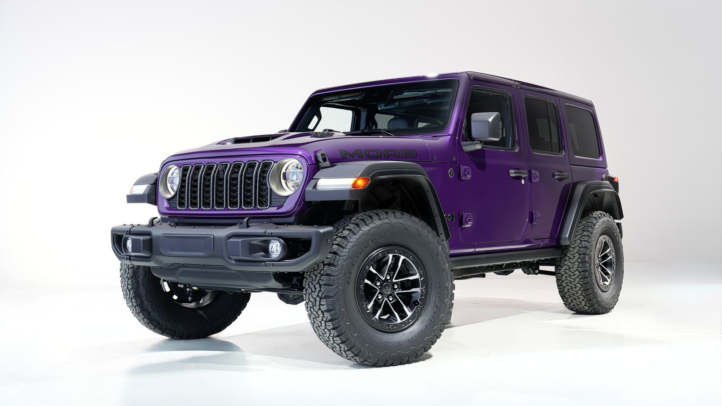 2026 Jeep Wrangler - Front 3/4 view of a purple 2026 Jeep Wrangler - Cooksville Dodge - New car dealership in Mississauga, Ontario