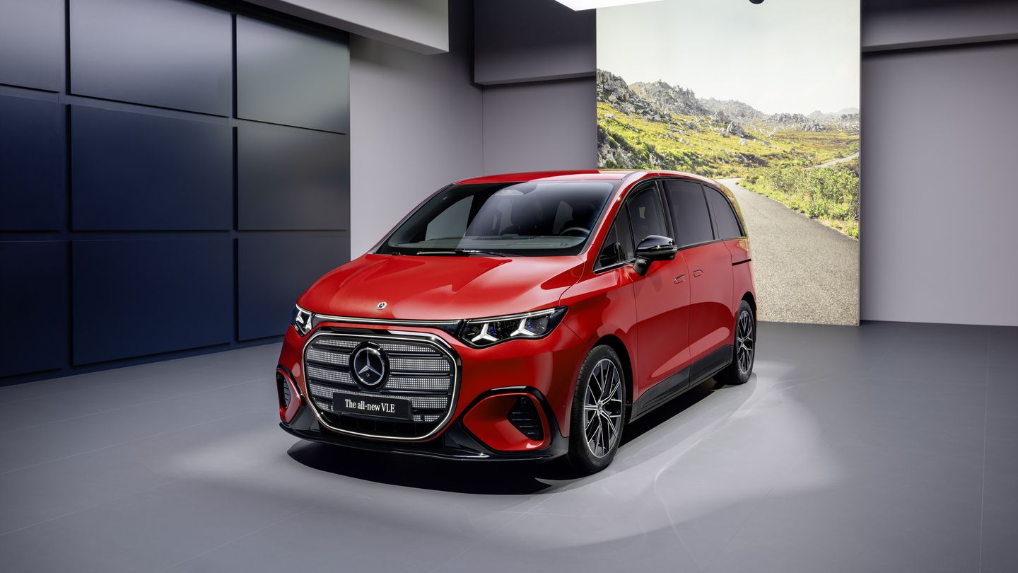 2028 Mercedes-Benz VLE - Front three-quarter view of a red Mercedes-Benz VLE minivan in a showroom setting - Mercedes-Benz Brampton - New car dealership in Brampton, Ontario
