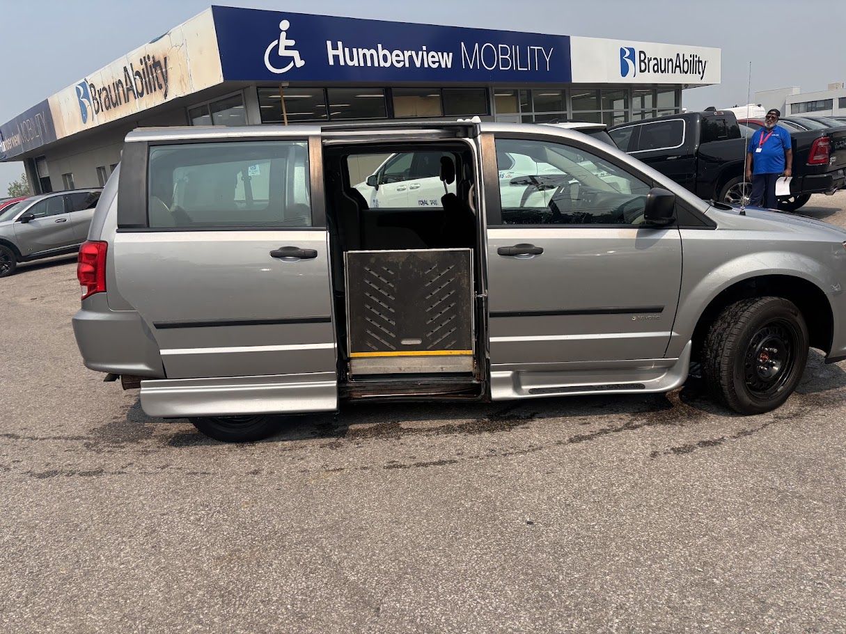 2016 DODGE GRAND CARAVAN SE w/ Savaria Manual Side Entry Conversion
