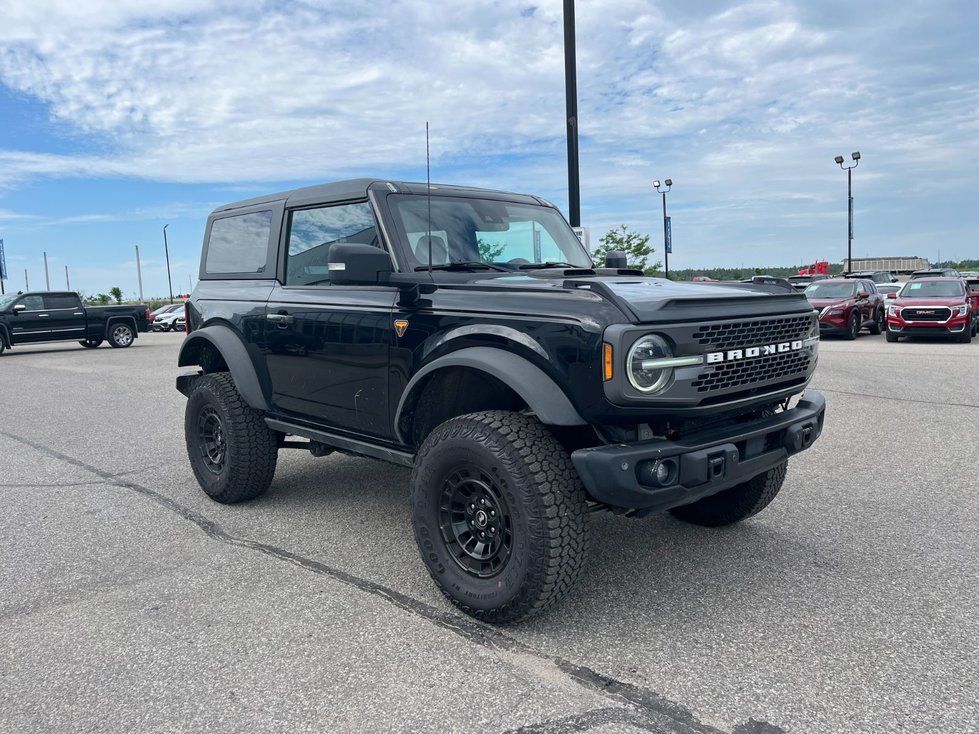 Ford Bronco - Front three-quarter view of a black 2-door Ford Bronco parked on an asphalt dealership lot - AutoPark Barrie - Used car dealership in Barrie, Ontario