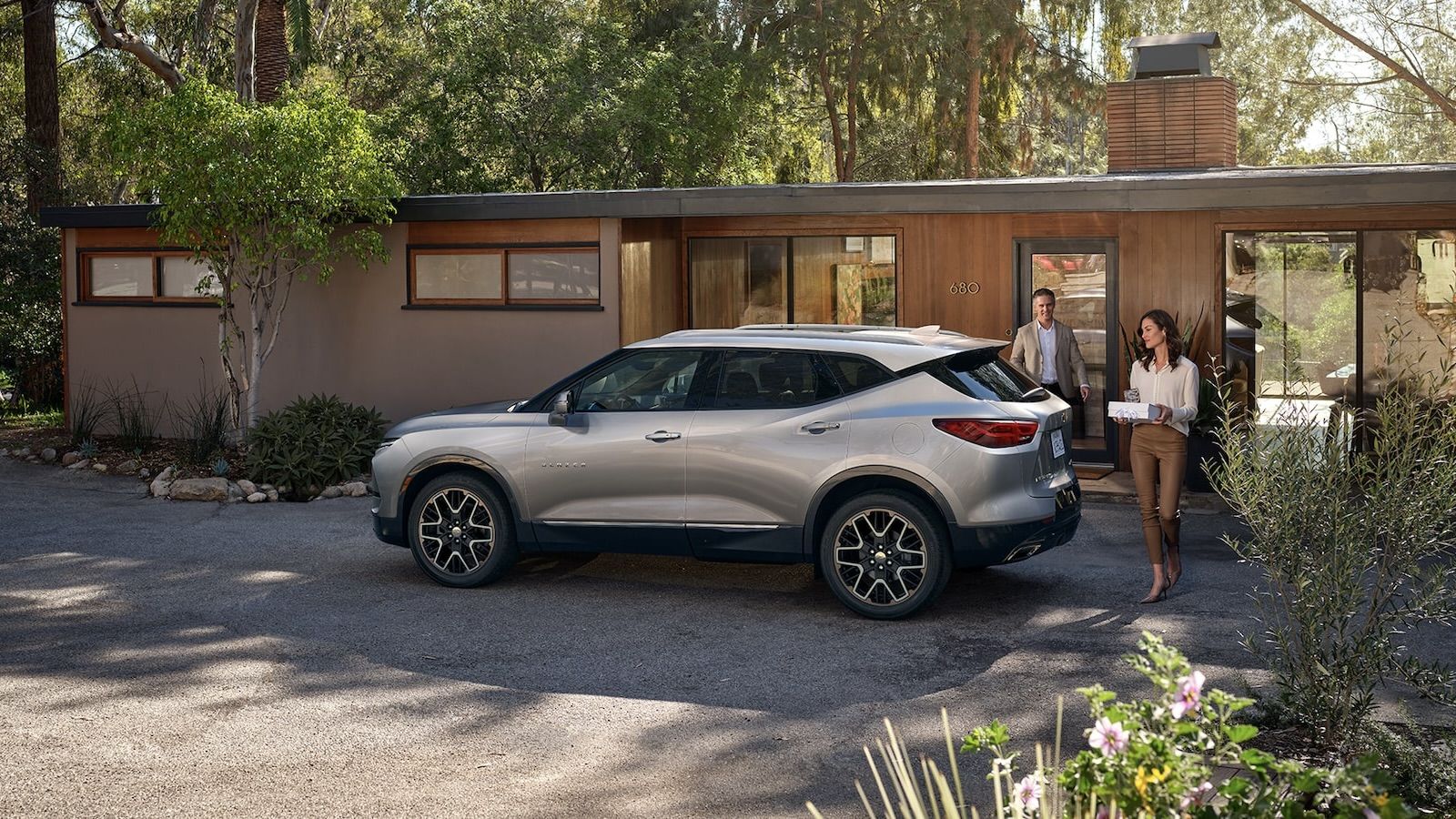 Le Chevrolet Blazer stationné devant une résidence.