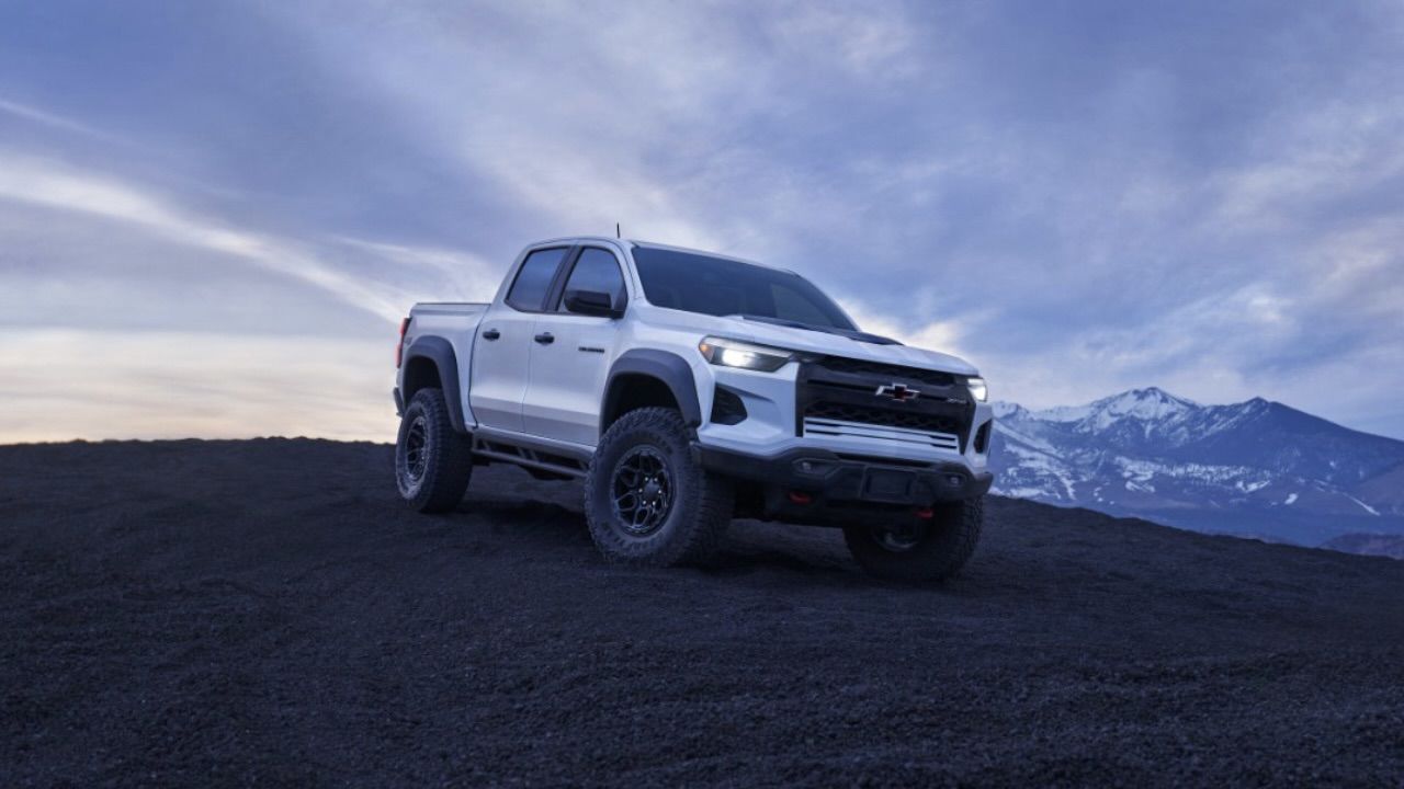 Le Chevrolet Colorado qui descend une colline.