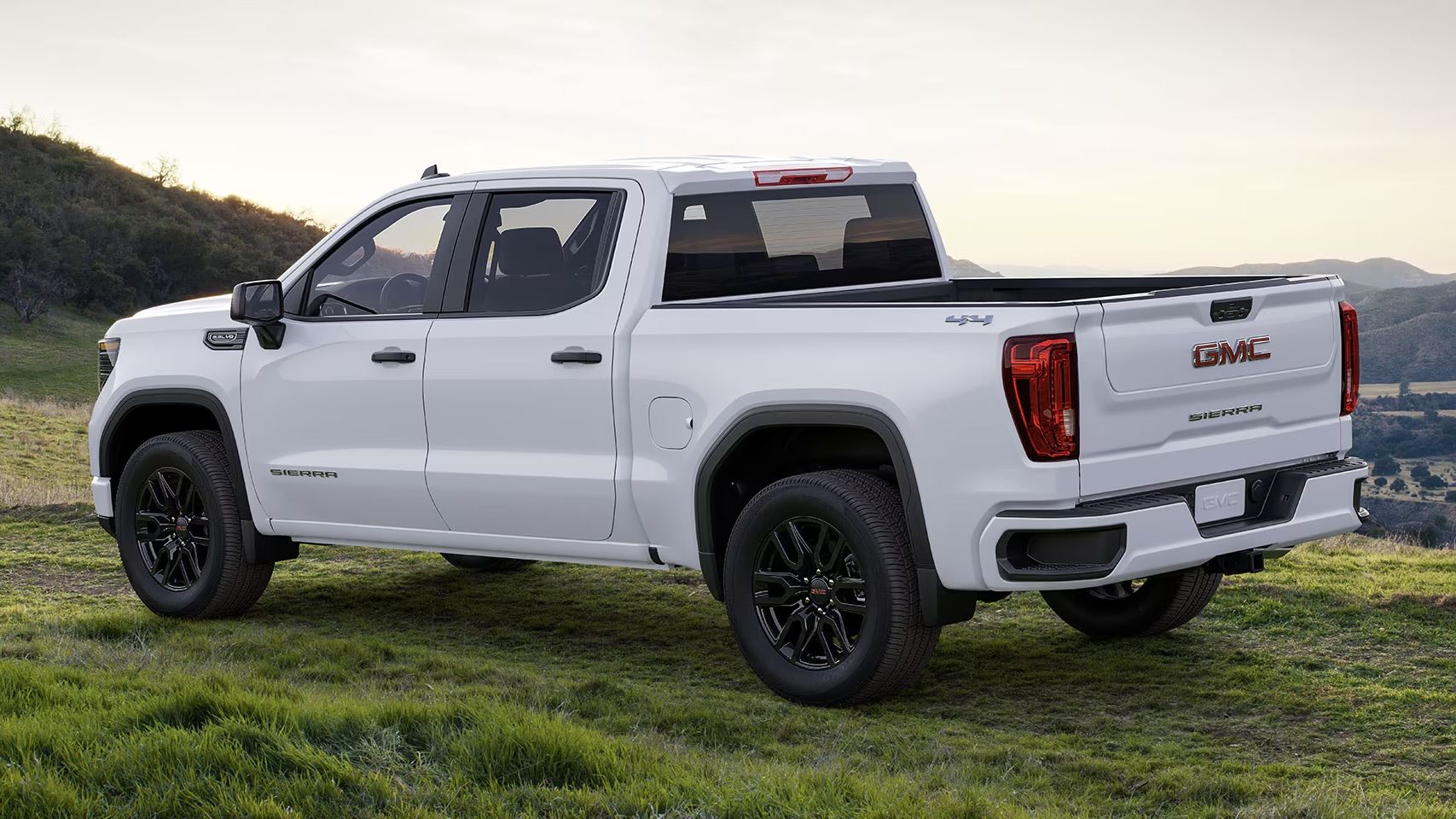 Vue 3/4 arrière du Gmc Sierra 1500 2025