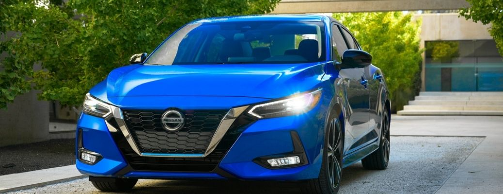 What are the engine specs of the 2022 Nissan Sentra?