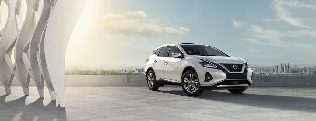 Does the 2023 Nissan Murano feature a V6 engine under the hood?