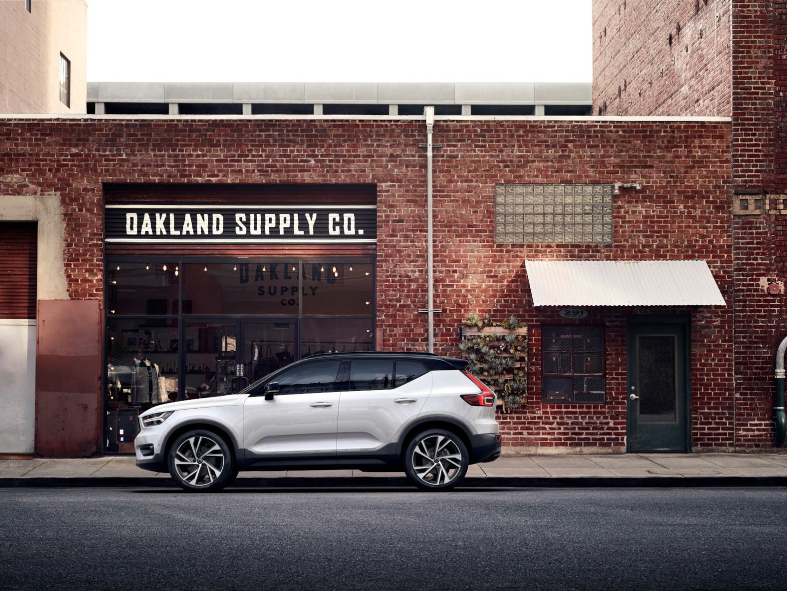 What Makes the 2024 Volvo XC40 a Great Entry-Level Luxury SUV?