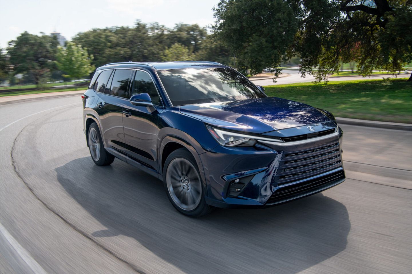 How Does the 2026 Lexus TX 500h DIRECT4 System Work? The 366-HP Hybrid AWD Powertrain Explained