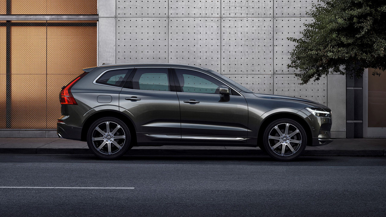 The 2019 Volvo XC60 Raises the Bar for Luxury Midsize Crossovers