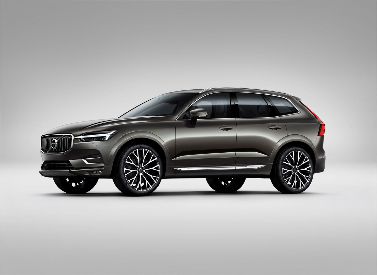 2021 Volvo XC60 vs. 2021 BMW X3: The XC60 Extends Comfort and Efficiency