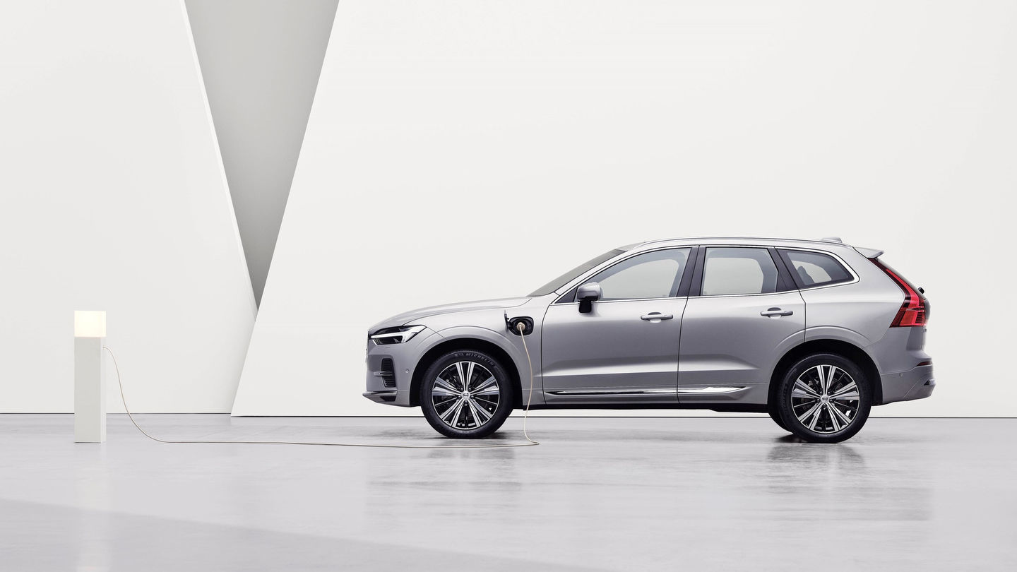 Volvo XC60 vs. BMW X3 vs. Audi Q5 : The XC60 Pairs Efficiency, Technology and Style
