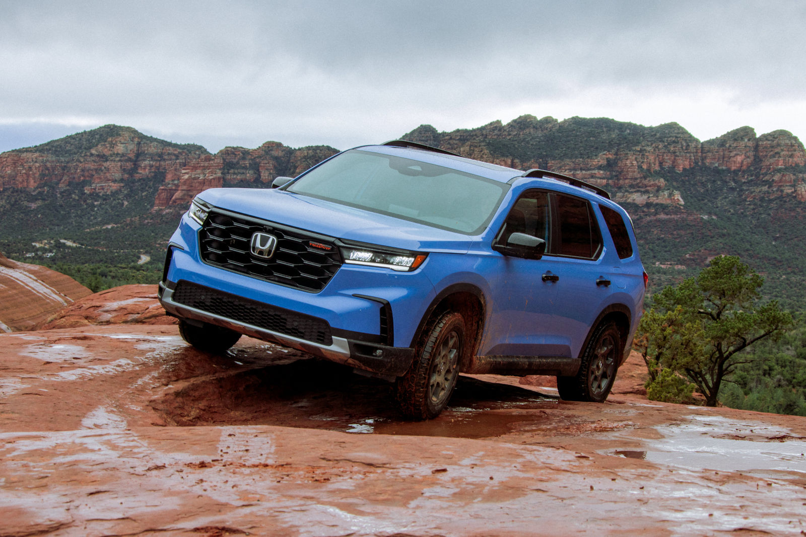 2024 Honda Pilot Packs More: Why the Toyota Highlander Can't Compete