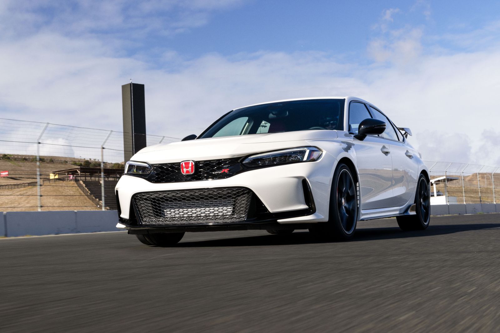 How the 2026 Civic Type R’s 315 hp Turbo and 7,000 rpm Redline Define Every Shift