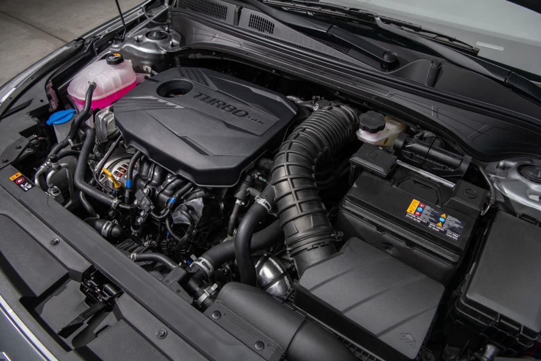 Le moteur turbo de la Kia Forte 2023.