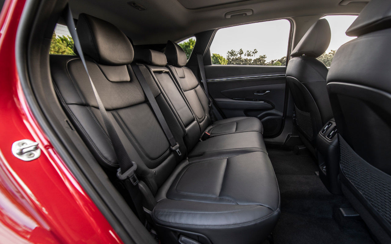 vue de l'habitacle d'une Hyundai Tucson hybride luxury 2023