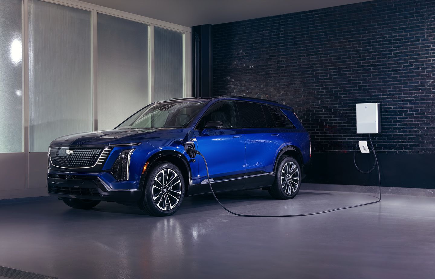 Cadillac VISTIQ électrique à trois rangées : sièges, chargement et puissance à deux moteurs expliqués