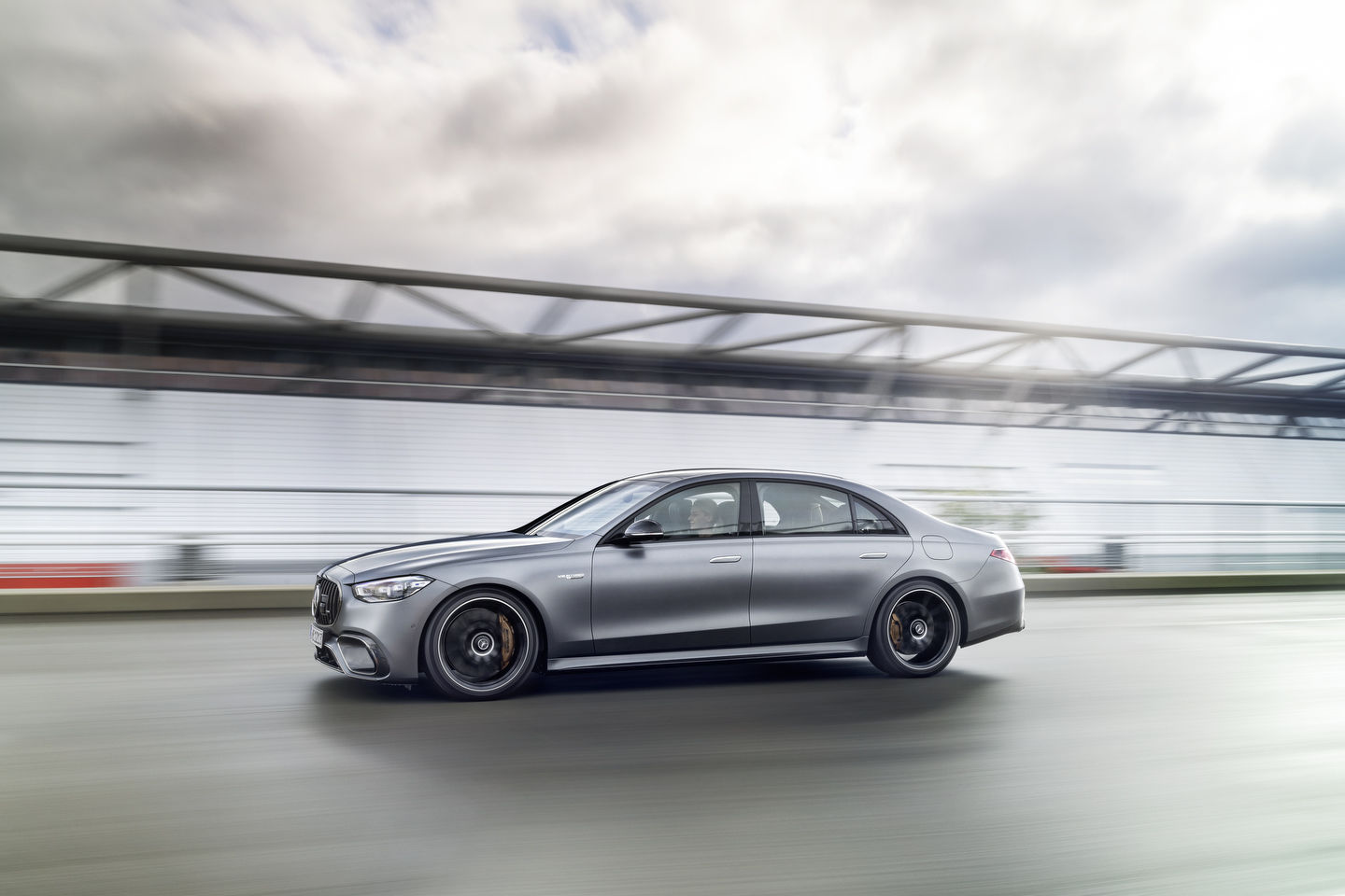 The new Mercedes-AMG S 63 AMG: Almost 800 horsepower of electrified performance