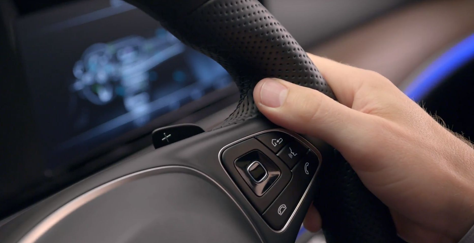 What is: New COMAND Interface: Multifunction Steering Wheel | Mercedes-Benz Canada