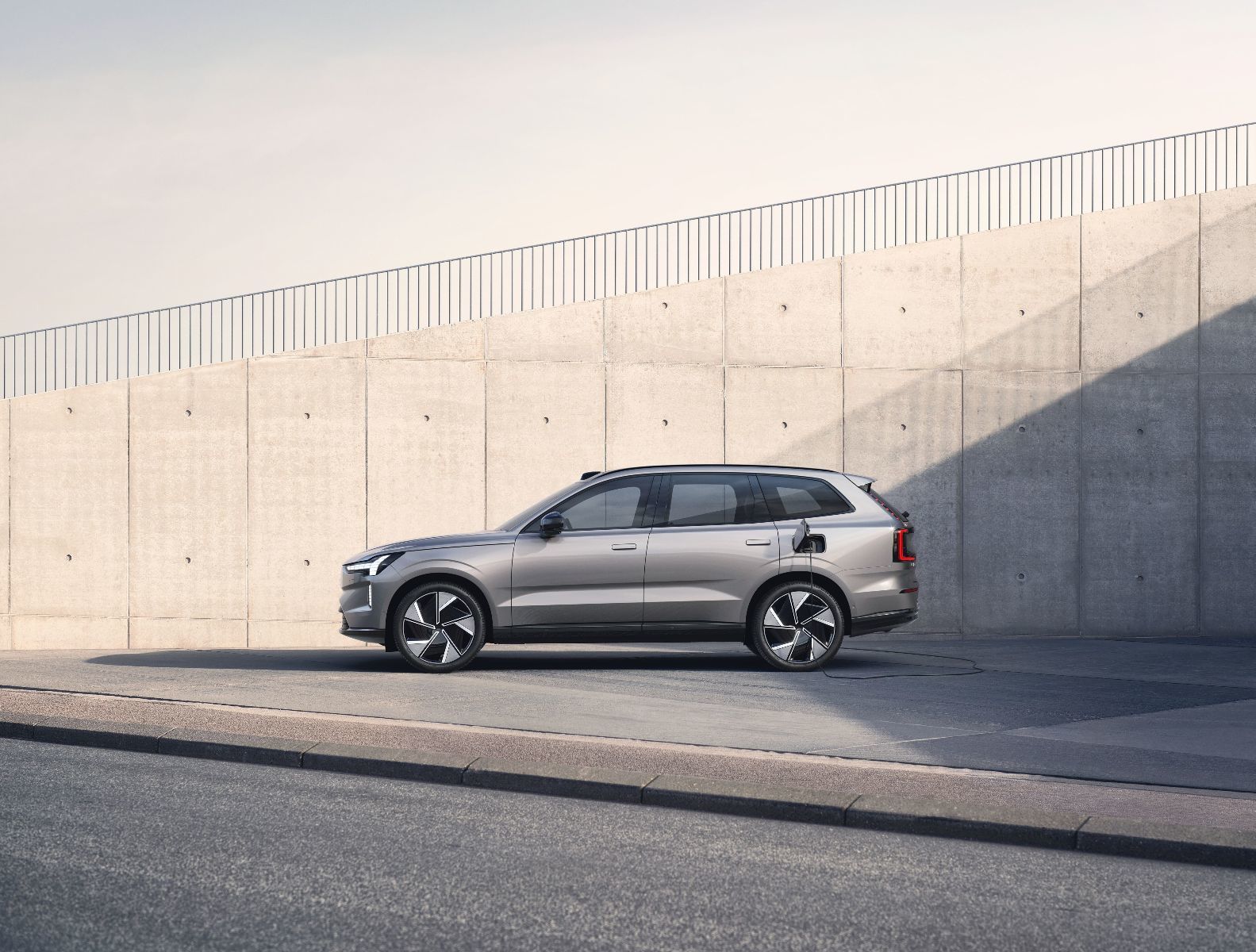 Exploring the Innovative Features of the Volvo EX90 in 3 Points