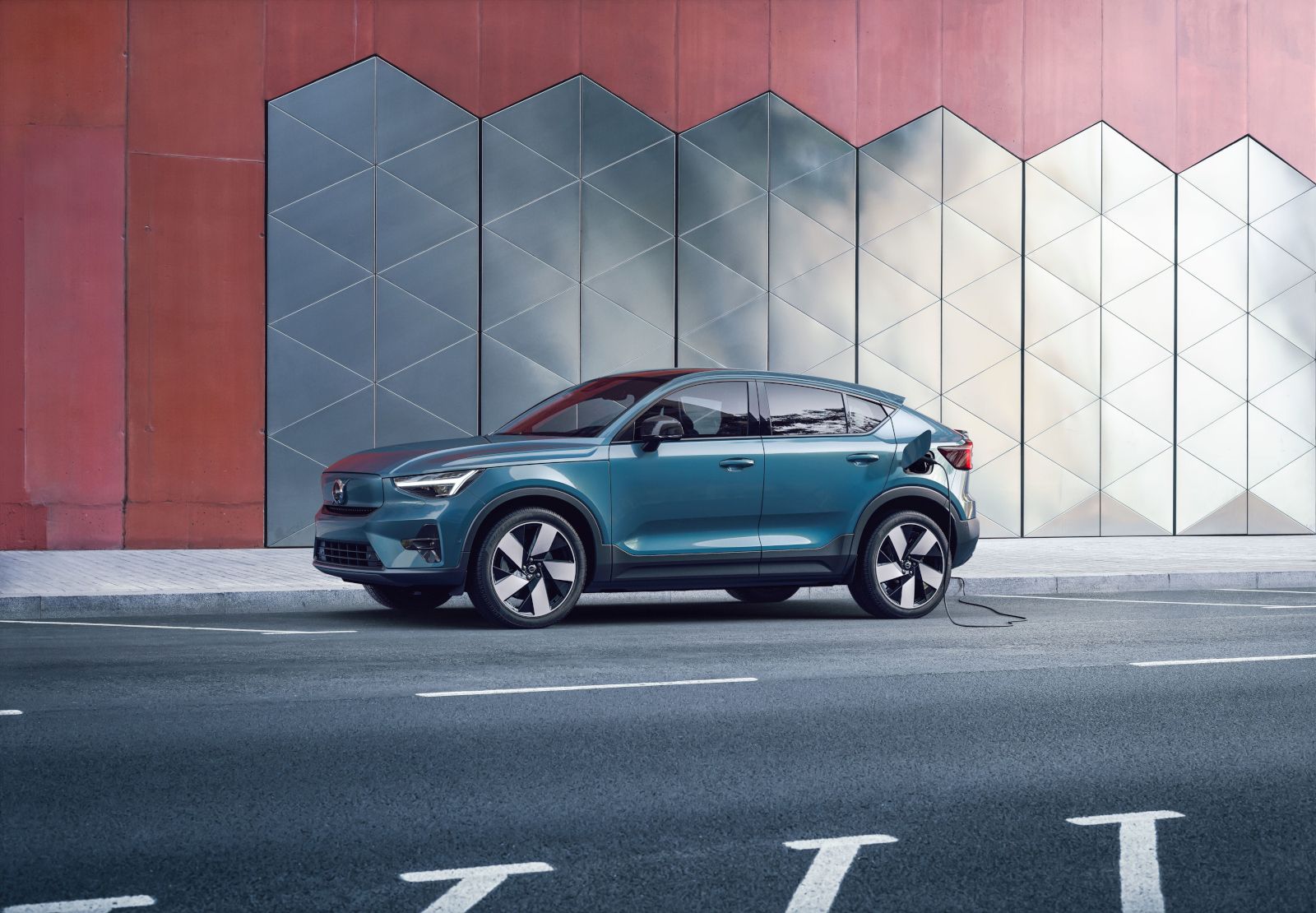 Five Things to Know About the Volvo C40 Recharge