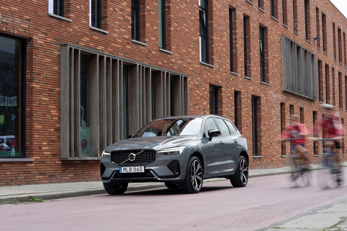 Volvo Recharge: Lighting the Way to a Sustainable Future