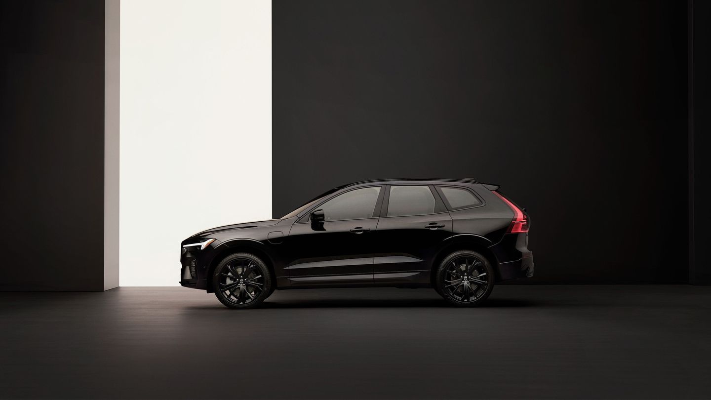 Black is the New Black: Volvo Car Canada Adds XC60 Black Edition to 2024 Offerings