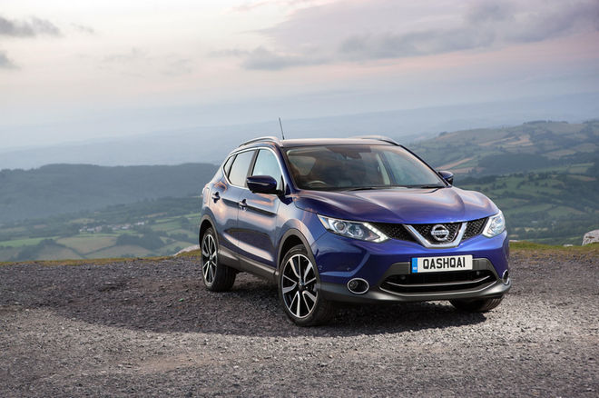 Compare the 2017 Nissan Qashqai and the Toyota C-HR