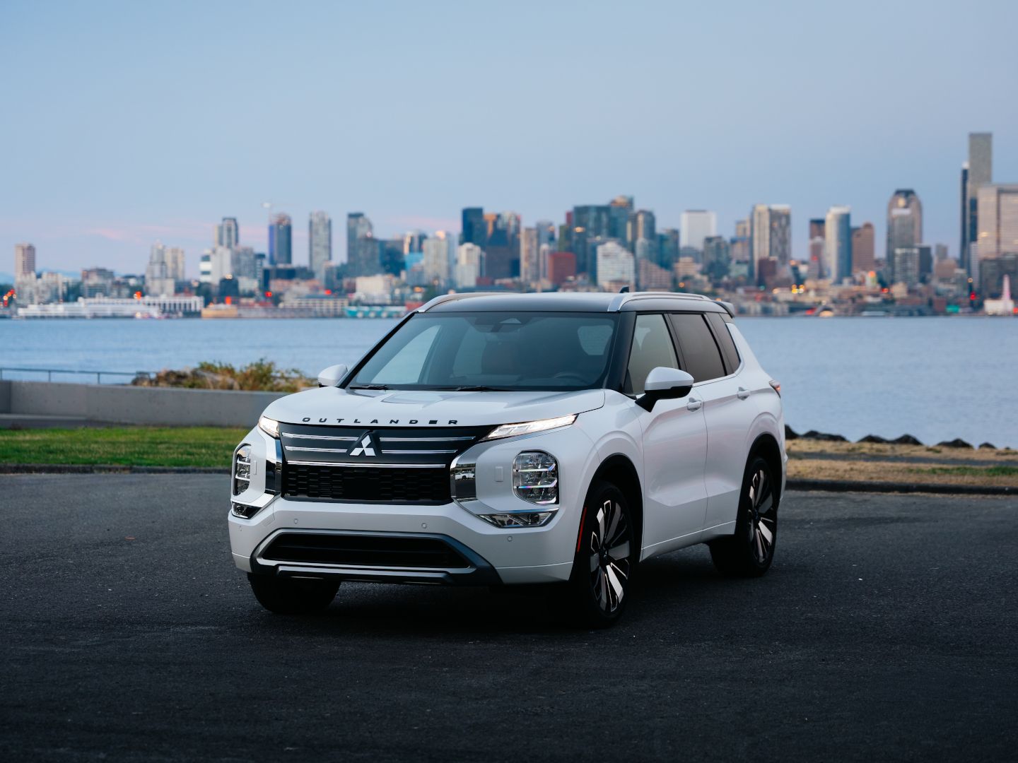 Which 2026 Outlander Infotainment Features Keep You Connected Behind the Wheel?