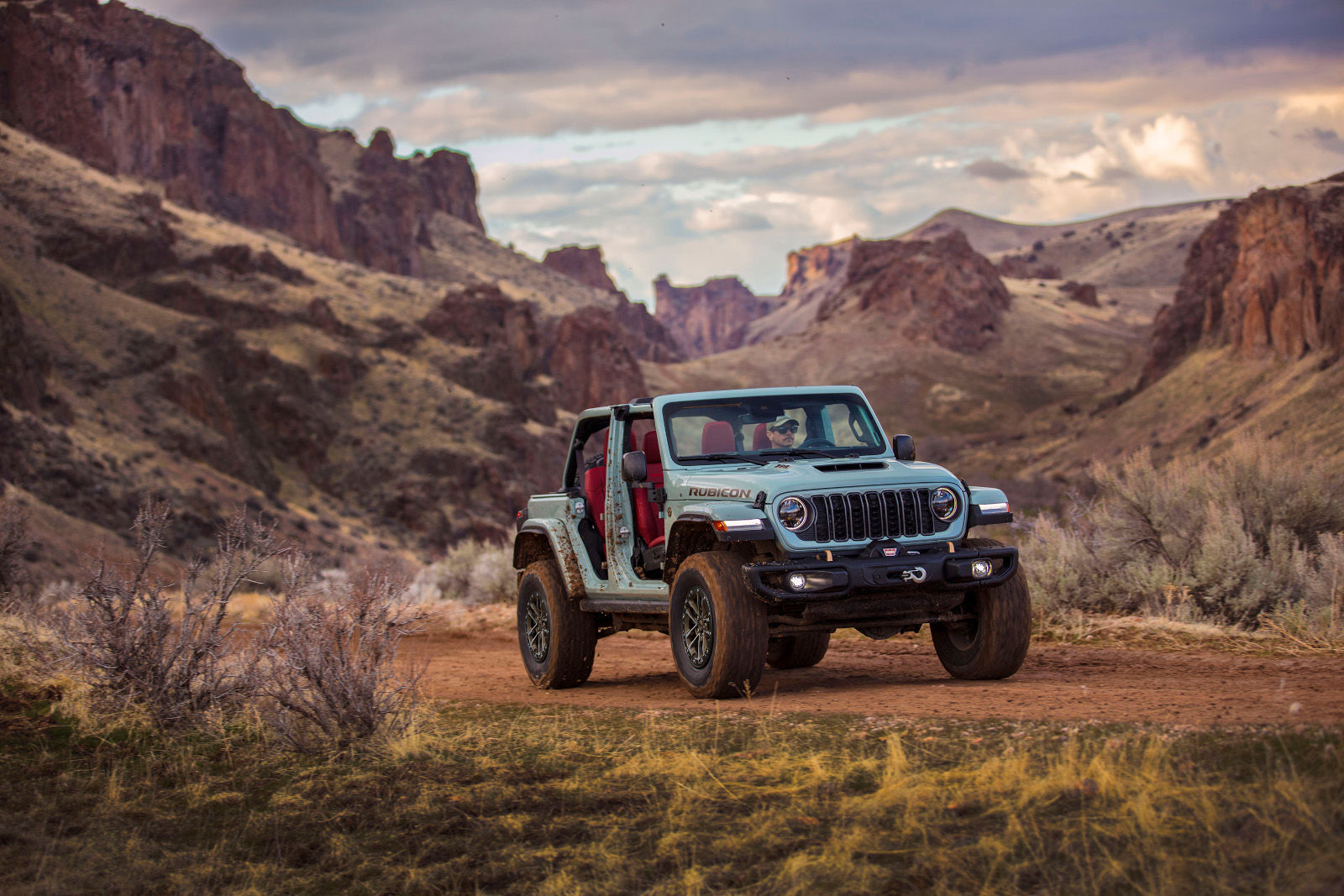 Eight-Speed Automatic Transmission Returns to 2025 Jeep Wrangler V6 Lineup