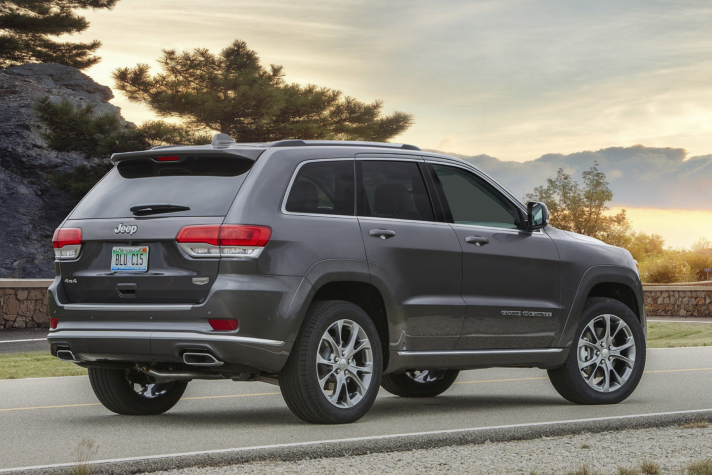 2021 Jeep Grand Cherokee vs 2021 Toyota Highlander: Performance paired with luxury