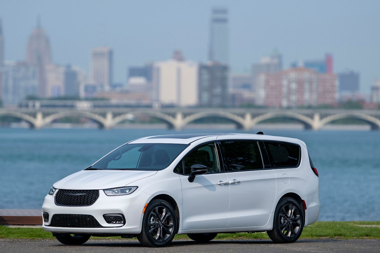 Chrysler Celebrates a Century of Innovation with the 2026 Chrysler Pacifica 100th Anniversary Edition