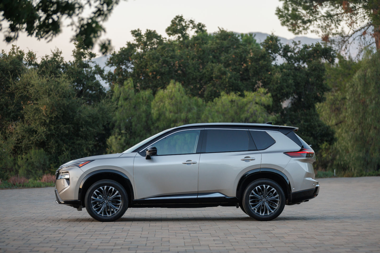2025 Nissan Rogue Outsmarts the Toyota RAV4 With These 3 Features