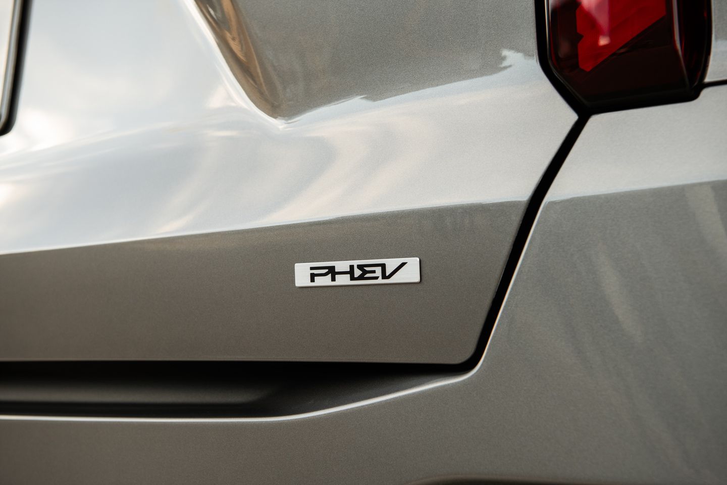 Enjoy Electric Driving for Daily Trips, Gas Range for Weekends: 2026 Kia Sorento PHEV