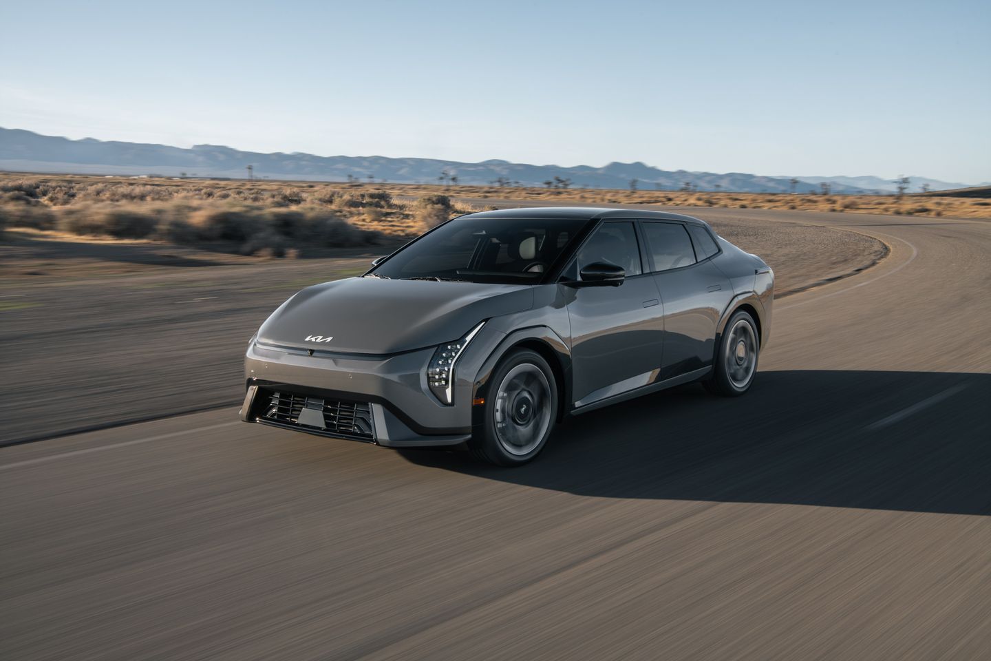 531 km in a Sedan, Three Rows in a Full-Size: How the 2026 Kia EV4, EV5, and EV9 Cover Different Families