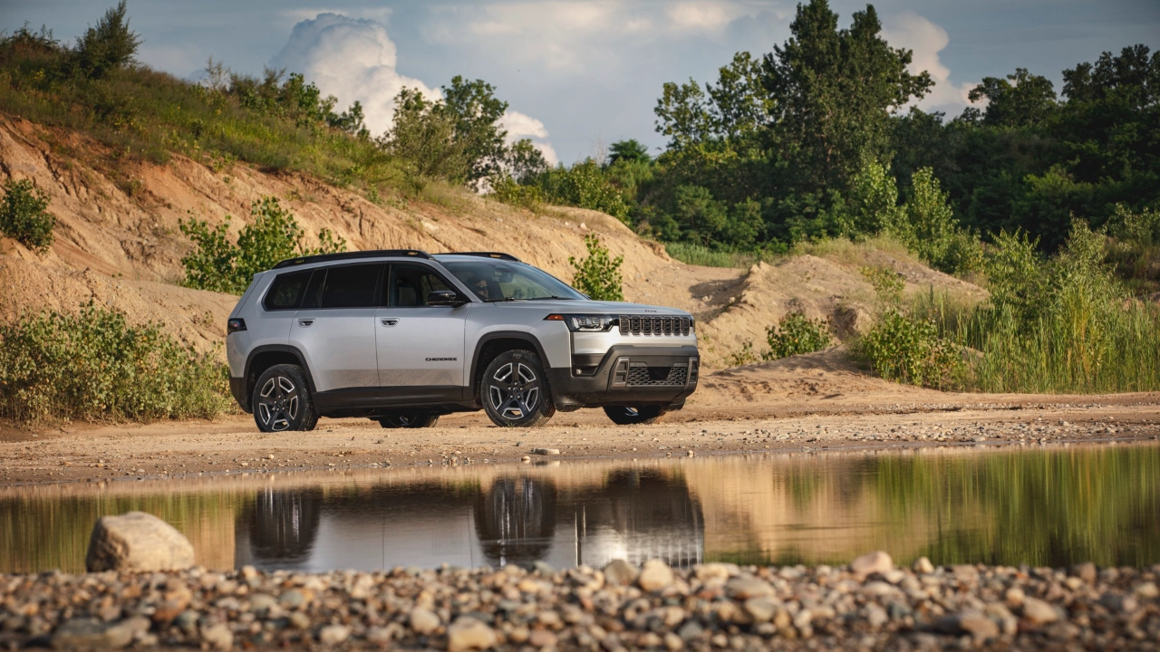 front side view of a 2026 Jeep Cherokee