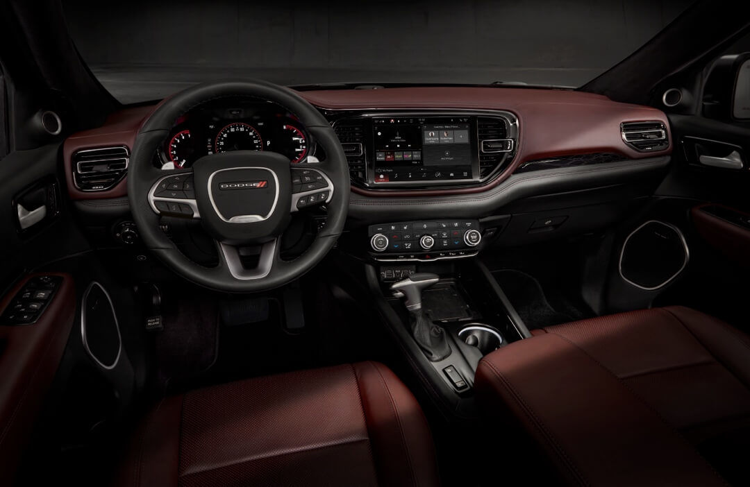 View of the Dodge Durango bor panel and its on-board technology.