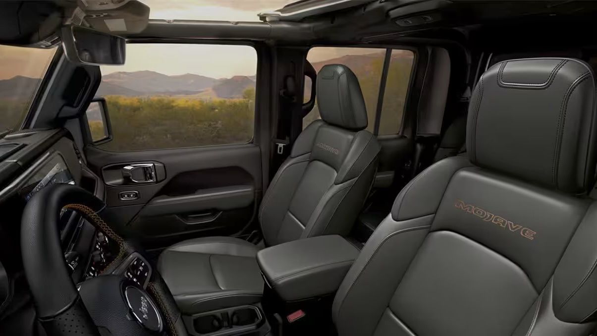 View of the interior design of the Jeep Gladiator 2025.