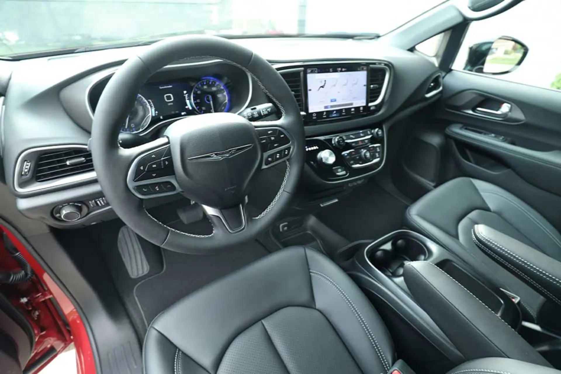 2026 Chrysler Grand Caravan interior featuring modern dashboard, central touchscreen display and multifunction steering wheel.