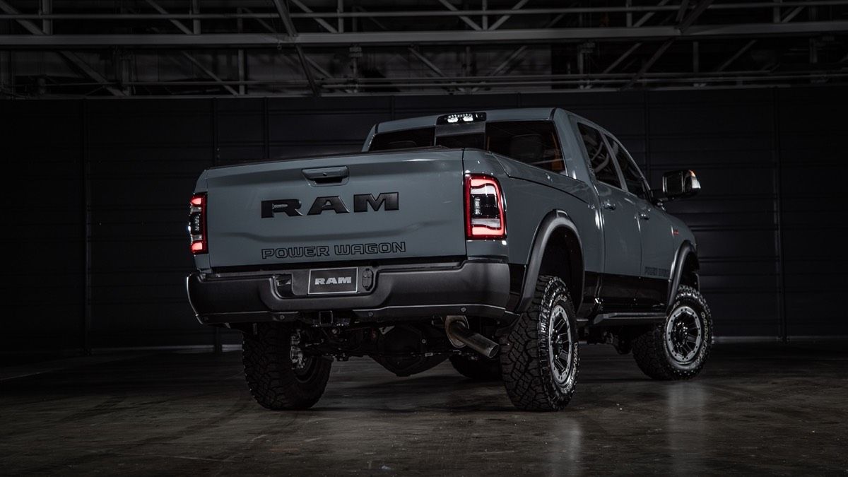 vue lat&eacute;rale arri&egrave;re d'un RAM 2500