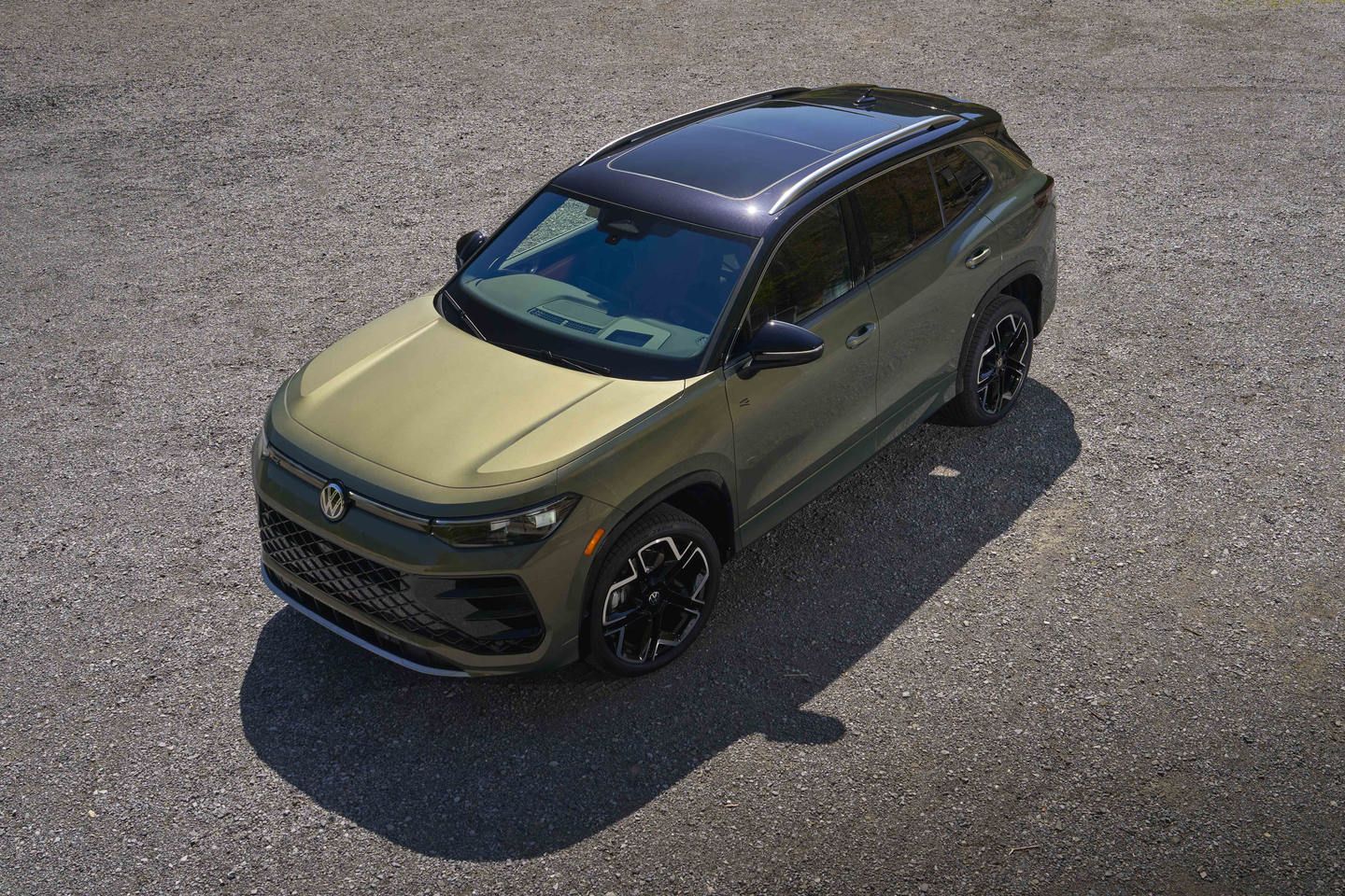 The 2026 Volkswagen Tiguan Highline Turbo R-Line Earns a Spot on the Wards 10 Best Interiors & UX List