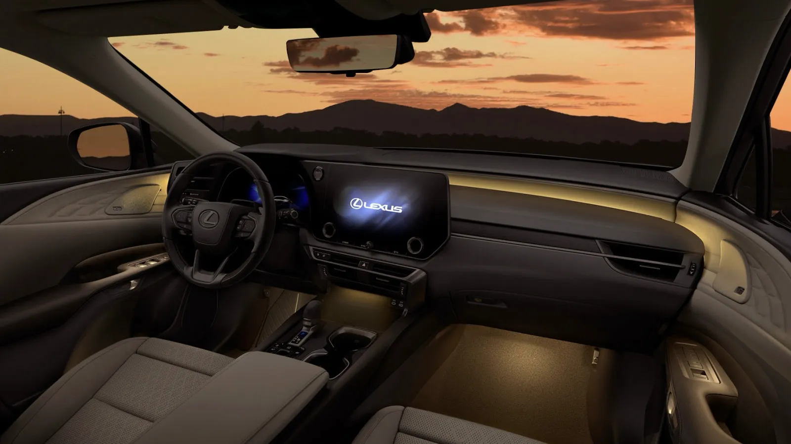 Planche de bord et habitacle beige du Lexus RX 450h+ 2027 au coucher du soleil
