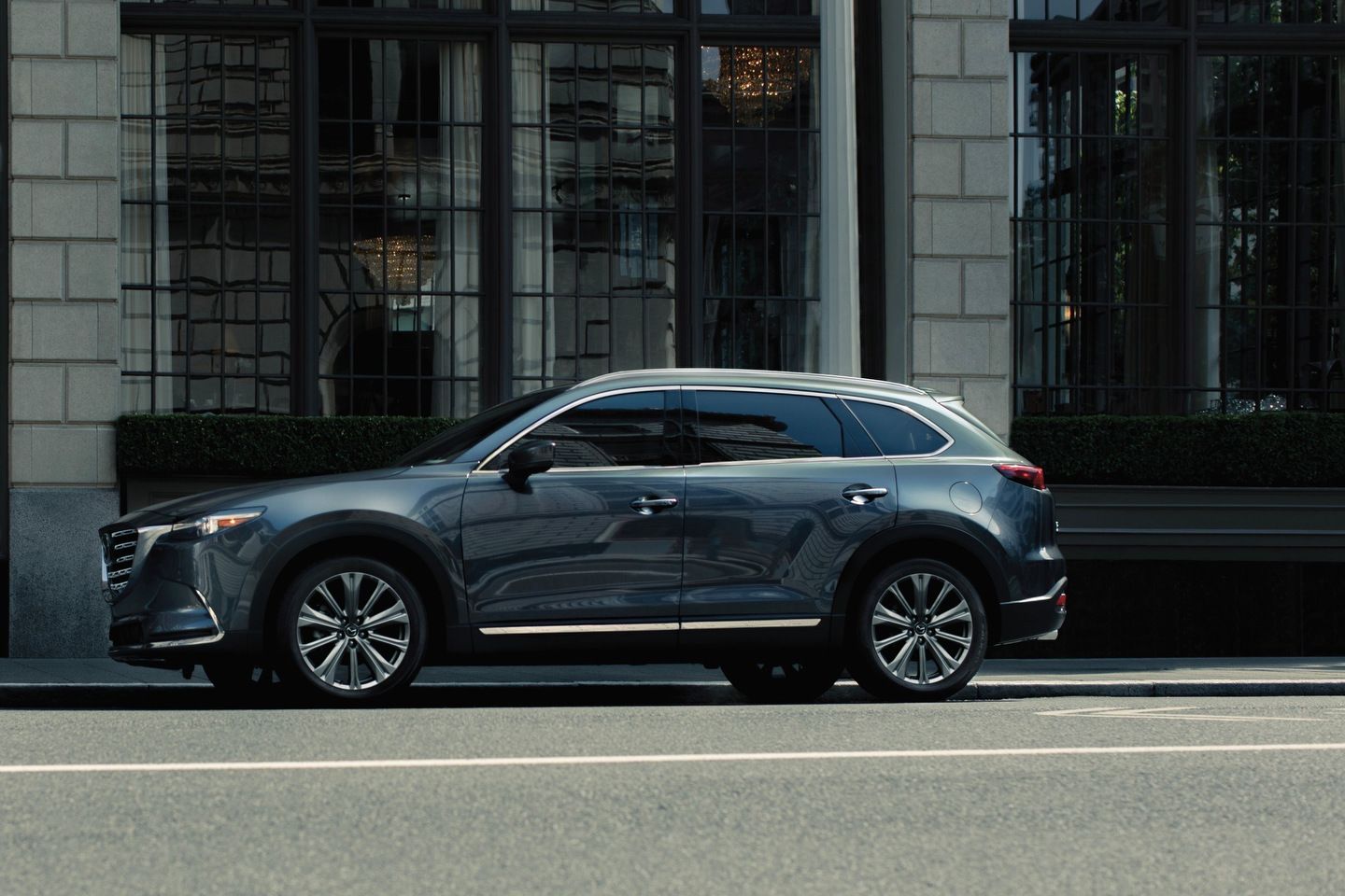 2022 Mazda CX-9 vs 2022 Mazda CX-5 Pricing, Interior Space, and Performance comparison