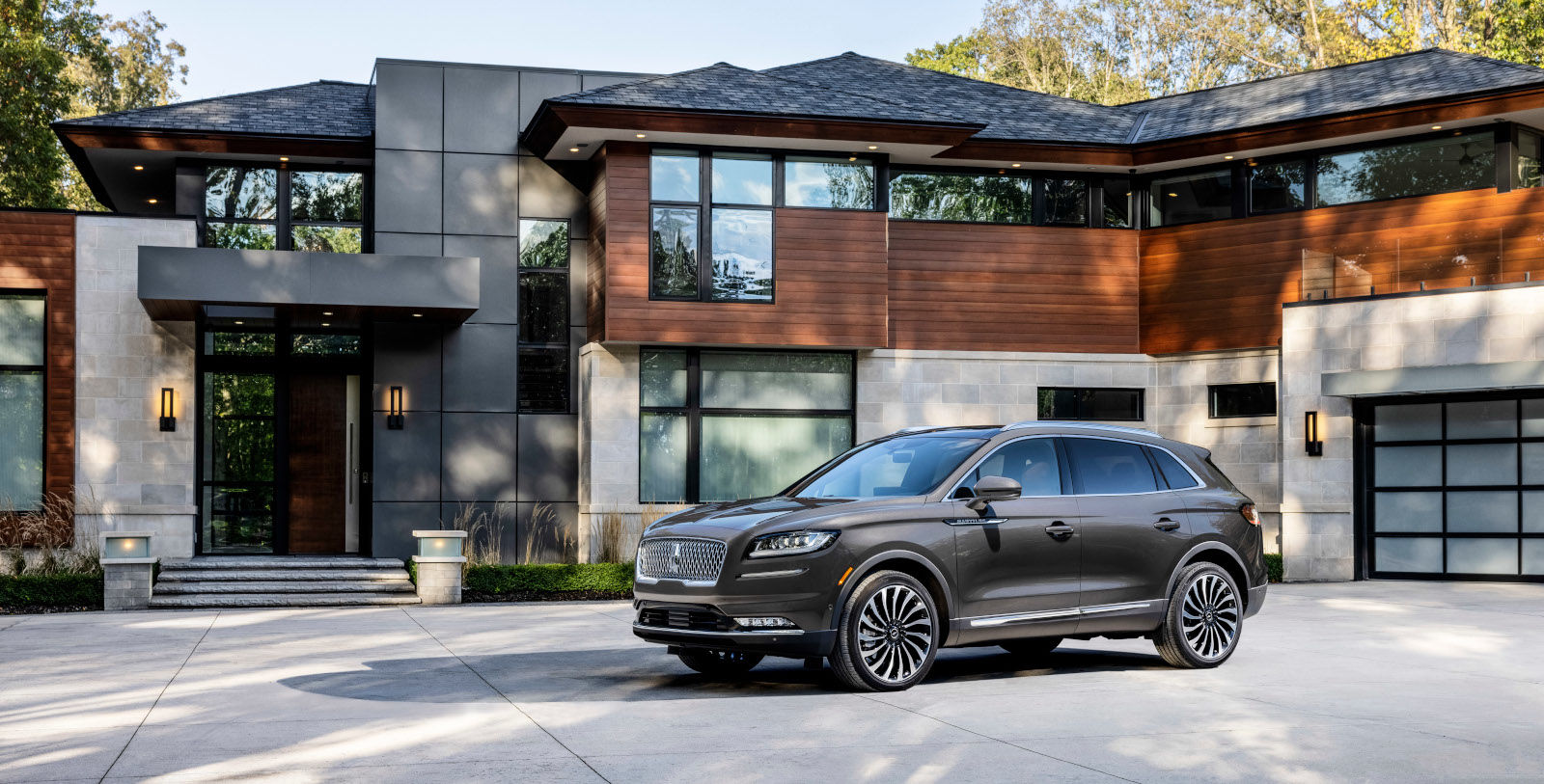 Why Choosing a Pre-Owned Lincoln Vehicle Makes a Lot of Sense