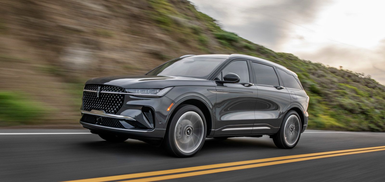 The 2025 Lincoln Nautilus: Your Personal Retreat After a Hard Day at Work