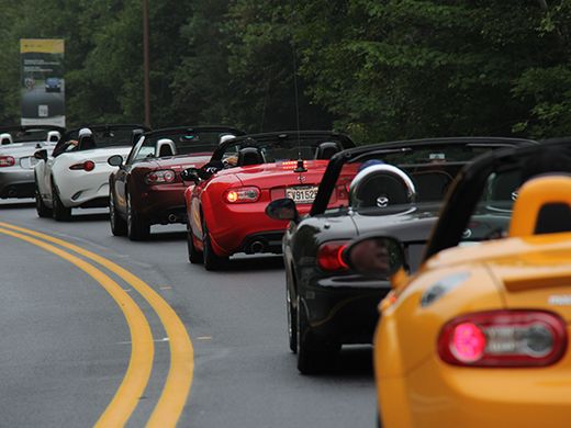 Impressionnant défilé de Mazda Miata et MX-5 à Shawinigan!