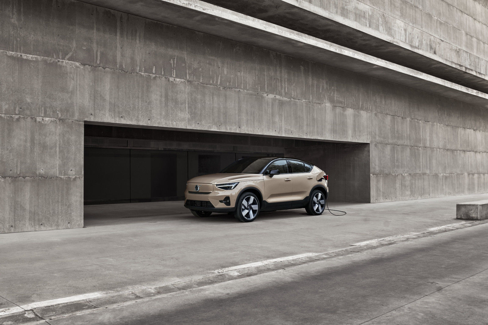 Questions to Ask Yourself If You're Considering the 2025 Volvo EC40 for City Commuting