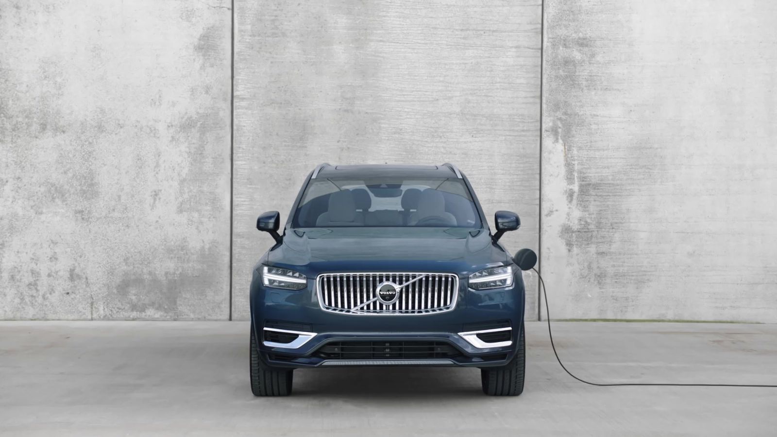 How a Volvo PHEV Slashes Your Fuel Bill on a Mississauga to Downtown TO Commute